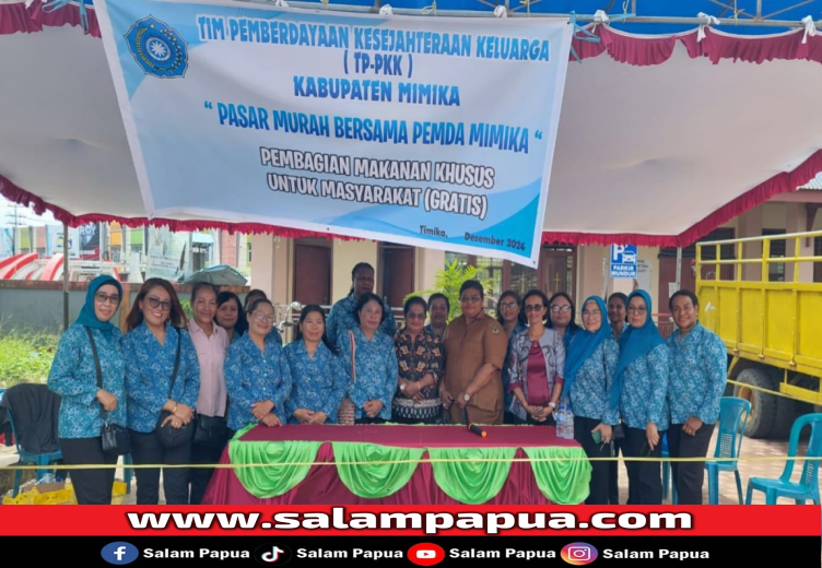 Peringati Hari Ibu Sedunia Dan Natal, TP-PKK Mimika Bagi Ratusan Paket Makanan Gratis