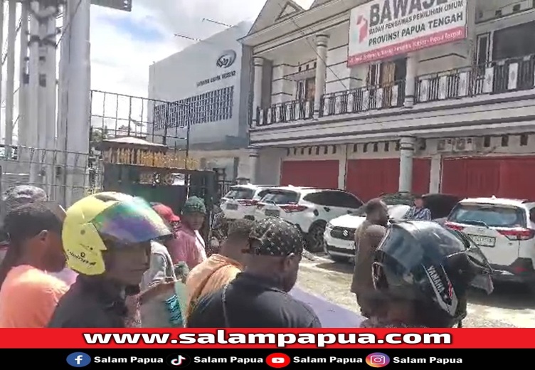 Suara Masyarakat Di Puncak Dimanipulasi, Massa Datangi Bawaslu Papua Tengah