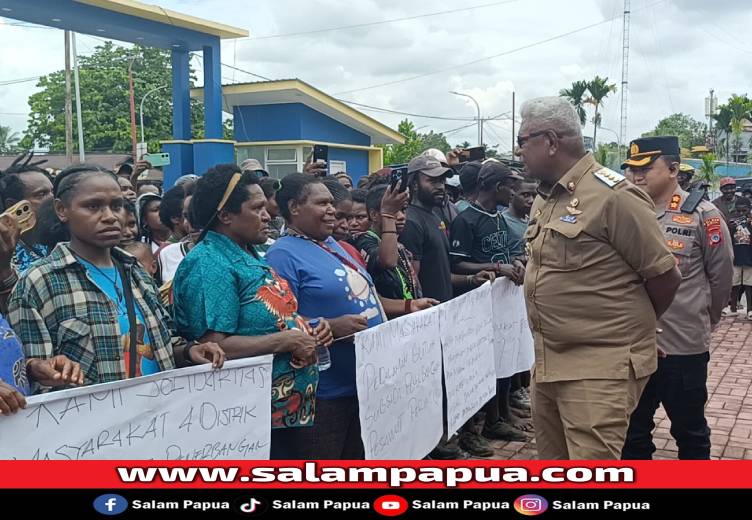 Temui Ratusan Warga 4 Distrik, Bupati Rettob Siap Buka Kembali Akses Penerbangan Subsidi