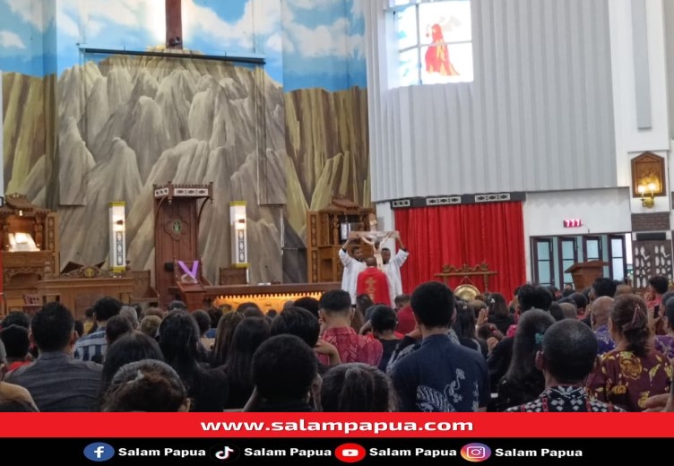 Misa Jumat Agung, Pastor Amandus: Yesus Tidak Lari Dari Salib Itu, Tetap Berjalan Memikulnya Sampai Memenangkannya