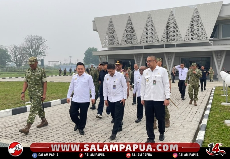 Usai Kunker Ke Mimika, Menko Polkam Bertolak Ke Sorong Bawa Pesan "Layanan Pakai Hati" Bagi TNI-Polri