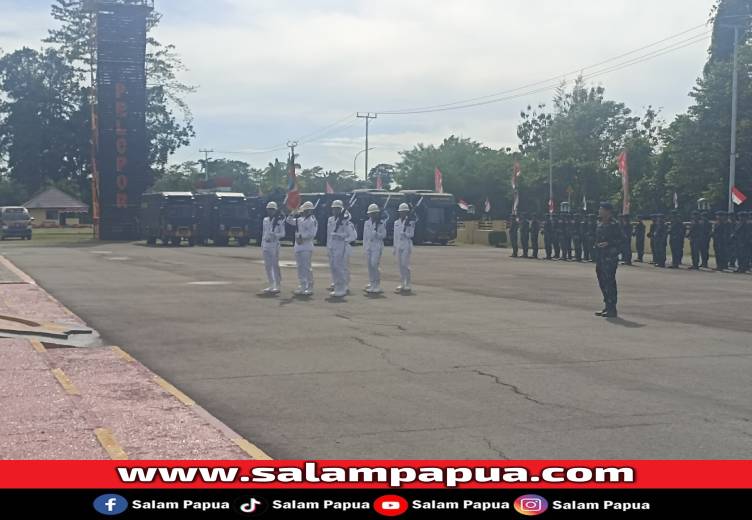 Brimob Polda Papua Tengah Kukuhkan Dhuaja “Satya Ingga Mumaiga” Di HUT Ke-80 Korps Brimob