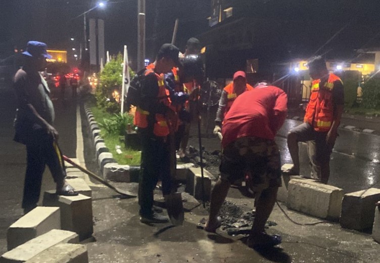 Dishub Mimika Lakukan Pemeliharaan Jalan Dan Perbaikan Beberapa Kapsul