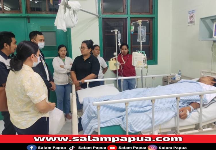 BPJS Ketenagakerjaan Kunjungi Pasien Korban Penembakan Intan Jaya Di RSMM Timika
