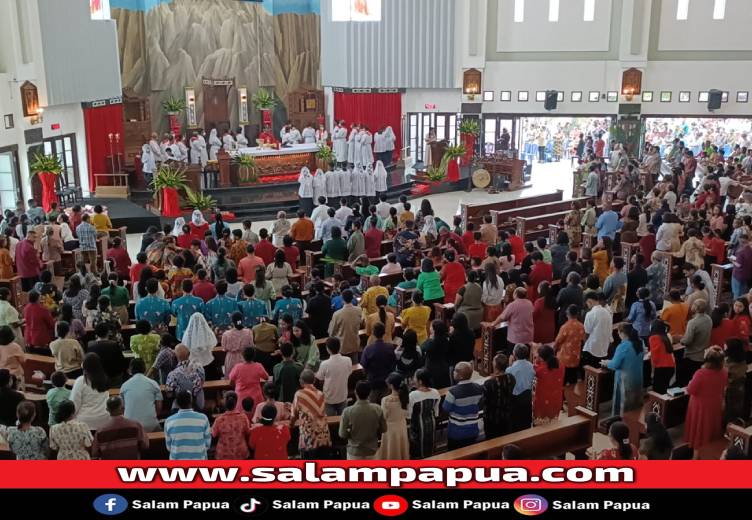 Misa Minggu Palma, Umat Katolik Timika Diajak Saling Mengampuni