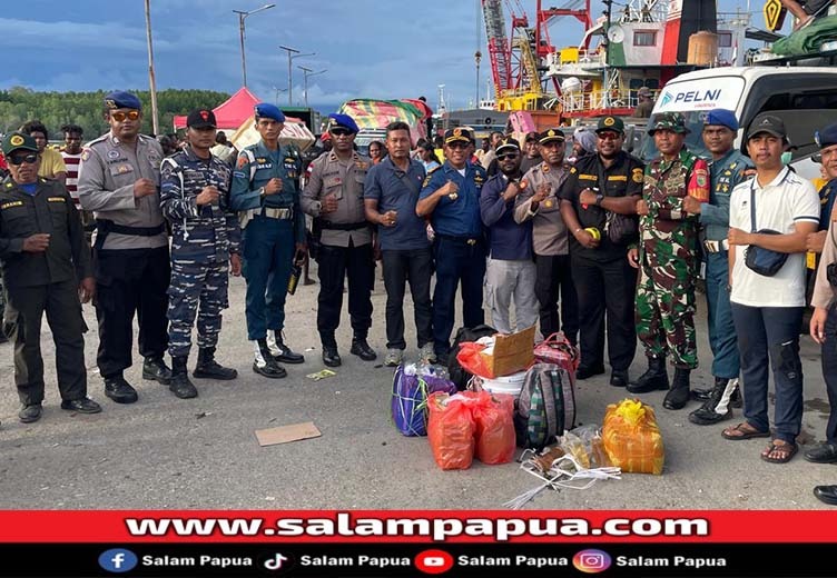 Aparat Sita Ratusan Liter Miras Lokal Dari Kapal KM Tatamailau