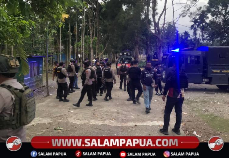 Razia Skala Besar Di Kwamki Narama, Polisi Sita Ratusan Senjata Tradisional Dan Bongkar Tenda Perang
