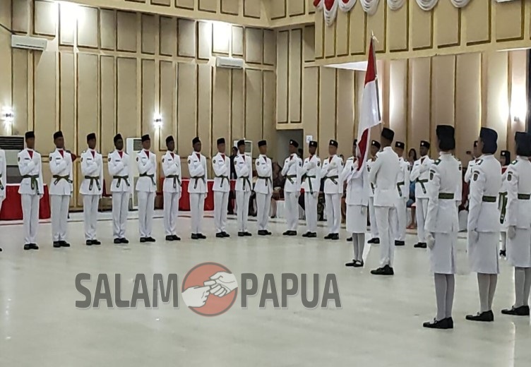 Paskibra HUT Ke-78 RI Di Mimika Dikukuhkan, Diawali Pawai Obor Tradisi Taptu