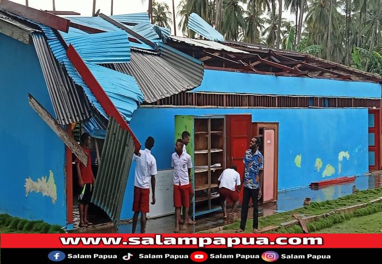 Gedung SD YPPK Potowaiburu Rusak Parah, BPBD Mimika Kirimkan Bantuan