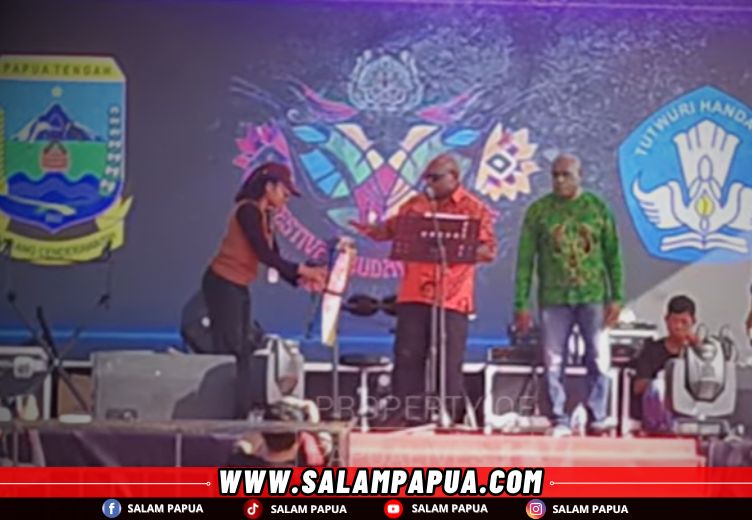 Gubernur Meki Nawipa Resmi Menutup Festival Budaya Pelajar Papua Tengah 2025, Dogiyai Raih Juara Pertama
