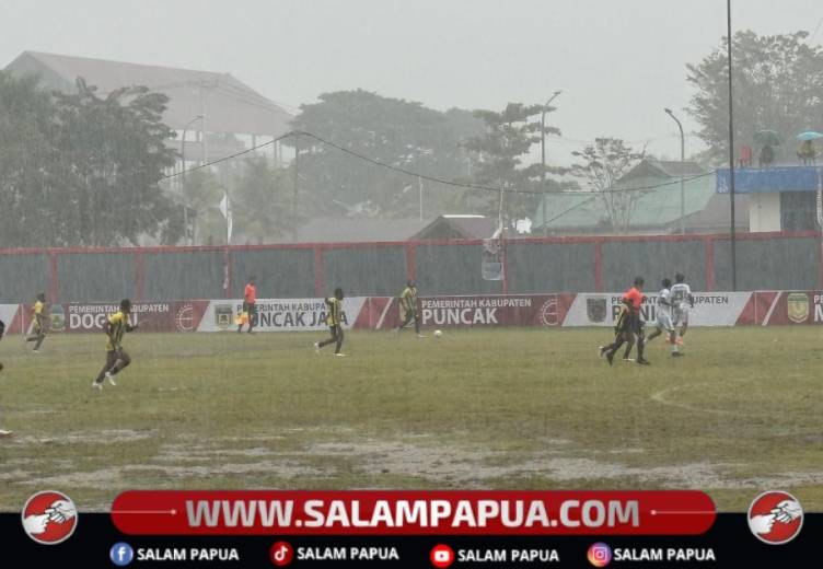 Lapangan Diguyur Hujan Deras, Laga Persemi Vs Persido Di Liga 4 Papua Tengah Ditunda