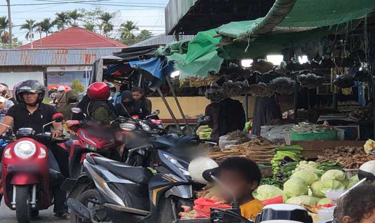 SEHARI SEBELUM PUASA PASAR SENTRAL TIMIKA DIPADATI PEMBELI, NAMUN TIDAK SERAMAI TAHUN SEBELUMNYA