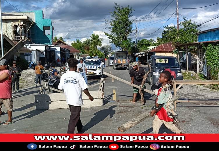 Sepakat Berdamai, Keluarga Korban Kecelakaan Buka Blokade Jalan Heattubun Timika