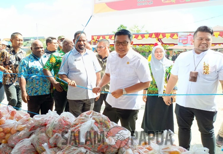 Kepala Badan Pangan Nasional Kunjungi Timika Tinjau Operasi Pasar Pangan Murah