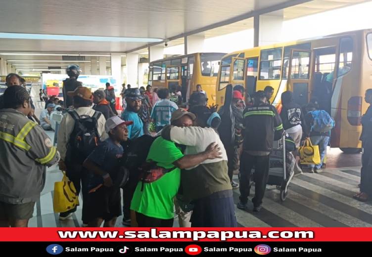 Pekerja OAP Korban PT HAL Kembali Ke Timika, Dijemput Langsung Oleh Bupati Johannes Rettob