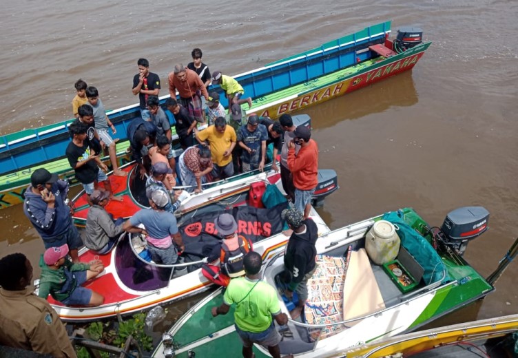 KORBAN JATUH DARI SPEED BOAT DI KALI SIRET ASMAT DITEMUKAN MENINGGAL DUNIA