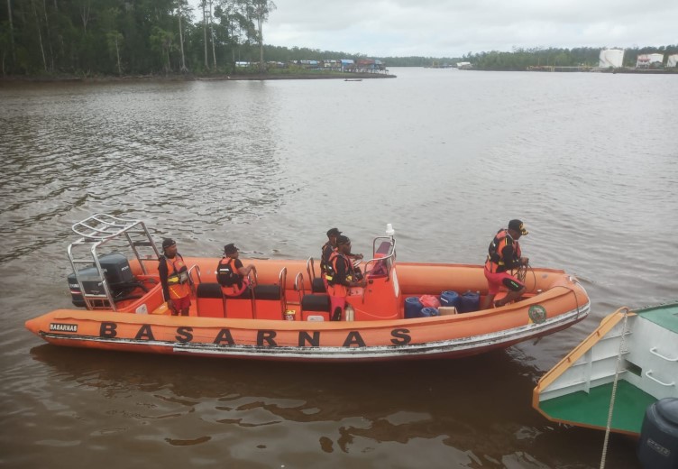 PENCARIAN HARI KEDUA, DUA KORBAN KAPAL TENGGELAM DI MUARA PORTSITE BELUM DITEMUKAN