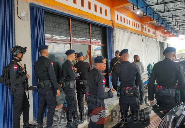 Tim Gegana Sterilisasi Kantor Bawaslu Dan KPU Mimika