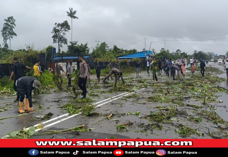 Drainase Meluap, Warga Palang Jalan Di Irigasi, PUPR Dan Polisi Turun Tangan