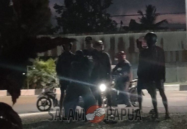 Pengemudi Ojek Dan Penumpangnya Adu Jotos Di Jalan Cenderawasih Timika