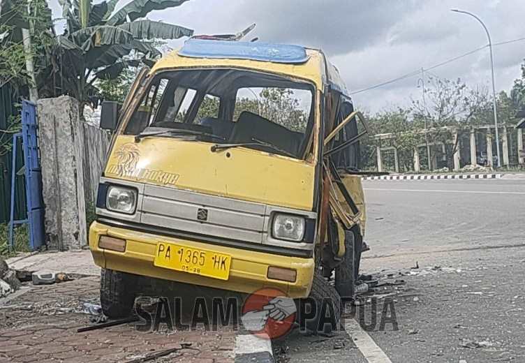 Avanza Tabrak Taksi Kuning, 8 Pelajar Dilarikan Ke RSUD Mimika