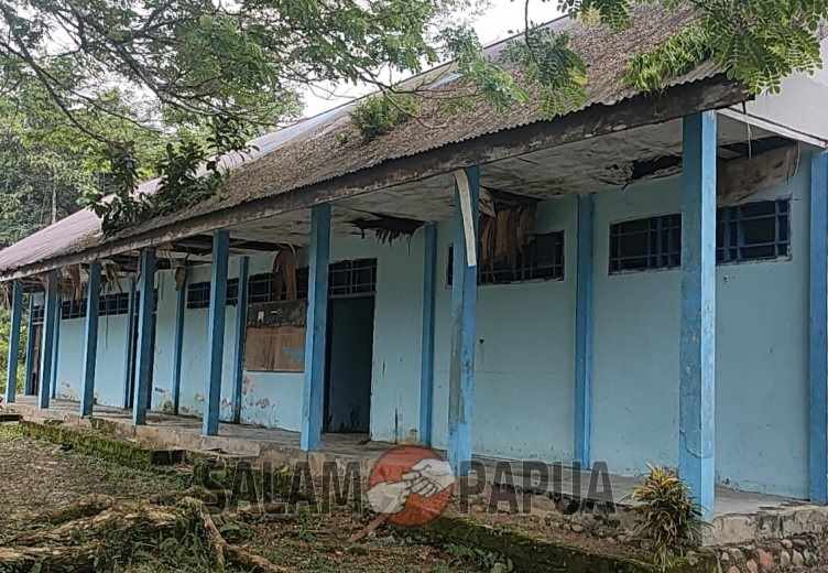 SMP Negeri Di Ayuka Mubazir, Anak-Anak Memilih Sekolah Ke Mapurjaya Dan Ada Yang Berhenti Sekolah Ikut Orang Tuan Mencari Ikan