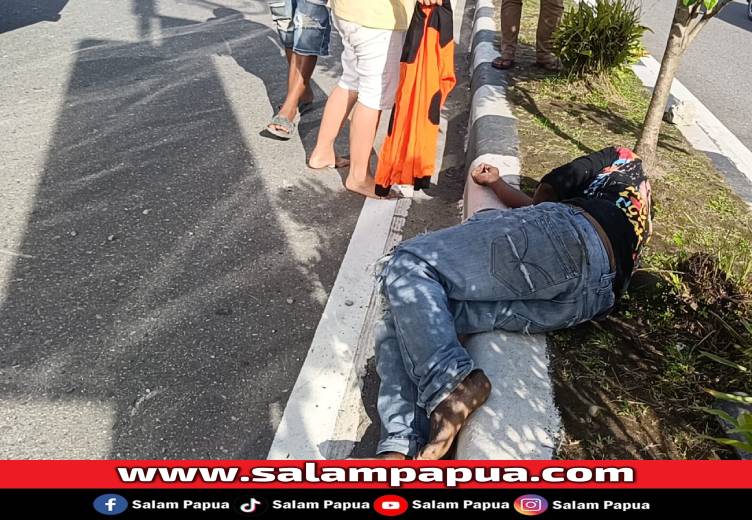 Ugal-Ugalan Di Depan Polres Mimika, Pengendara Motor Luka Parah Akibat Laka Tunggal