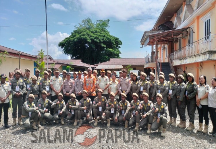 Tutup Kegiatan Diklat Dispol PP, Wakil Bupati Mimika: Laksanakan Tugas Dengan Penuh Tanggung Jawab