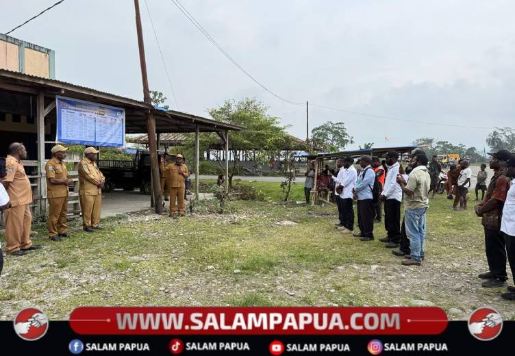Bupati Kabupaten Nduga, Yoas Beon, S.IP menyampaikan penjelasan soal subsidi yang dicanangkan bagi masyarakat Nduga kepada jajarannya, Selasa (22/9/2026)(Salampapua.com/Elea Worom)