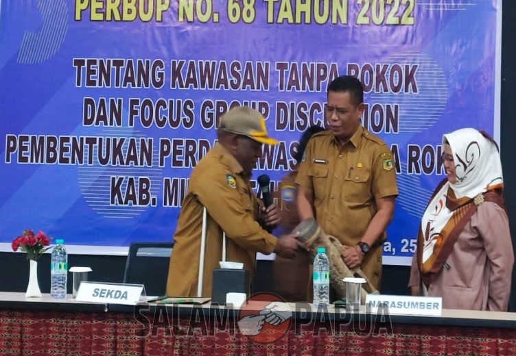 PEMKAB MIMIKA AKAN TERAPKAN KAWASAN TANPA ROKOK, ANAK USIA SEKOLAH DAN PENGANGGURAN PEROKOK TERTINGGI DI MIMIKA