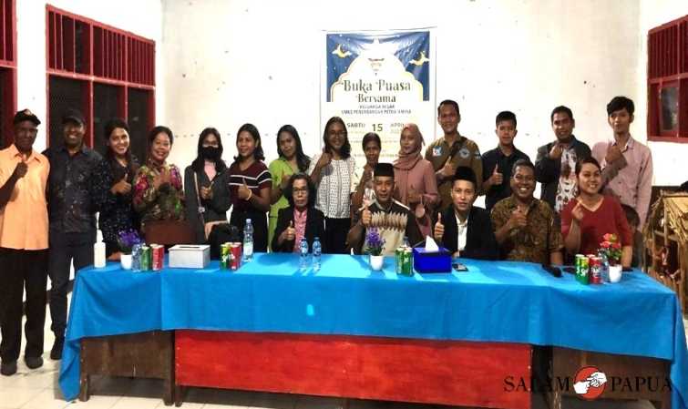 MEMPERERAT SILATURAHMI, KELUARGA BESAR SMK PENERBANGAN PETRA TIMIKA GELAR BUKA PUASA BERSAMA