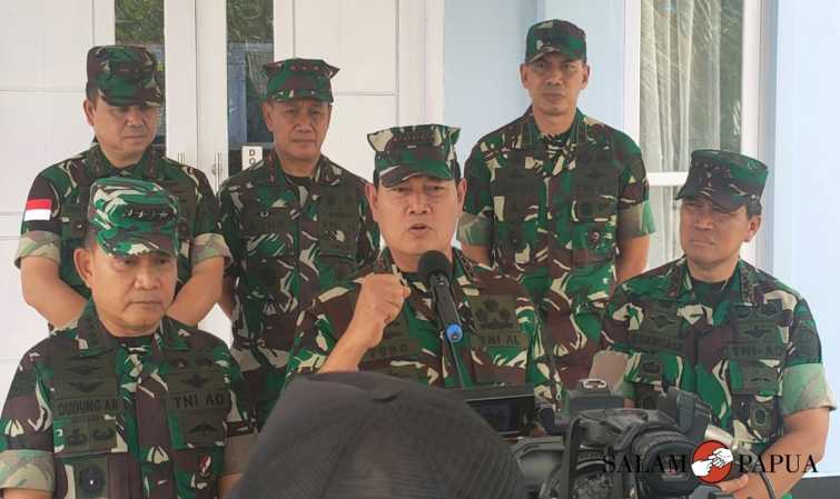 KUNJUNGI TIMIKA, PANGLIMA TNI SEBUT OPERASI TERHADAP KKB NAIK JADI SIAGA TEMPUR DAN SAMPAIKAN INFORMASI AKURAT