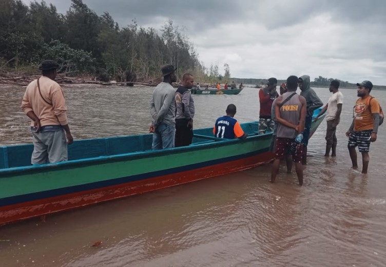 Perahu Fiber Terbalik Di Mimika Barat Tengah, Seorang Warga Meninggal Dunia