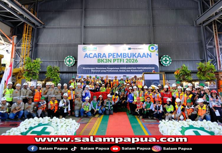 Foto bersama usai pembukaan BK3N di area kerja PT Freeport Indonesia (Dokumen Corcom PTFI)