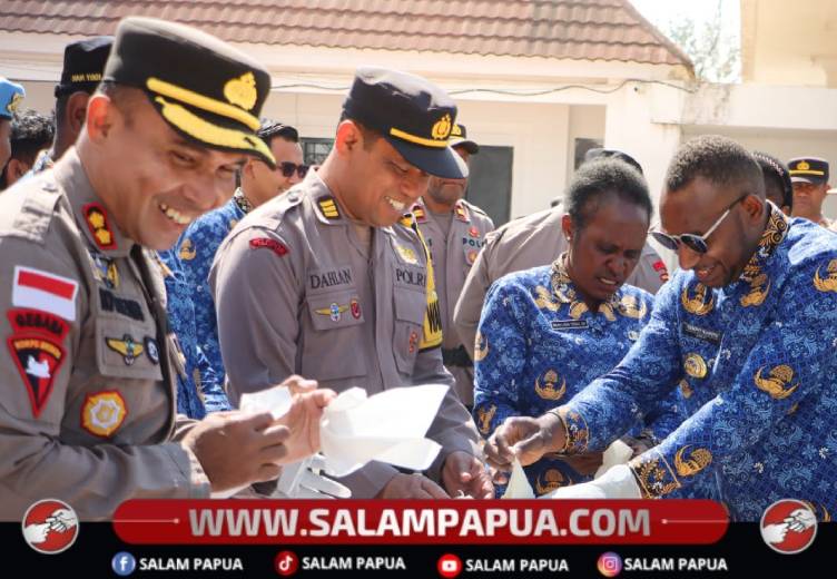 Polres Paniai Musnahkan Ratusan Botol Miras Ilegal Dan Obat Berbahaya