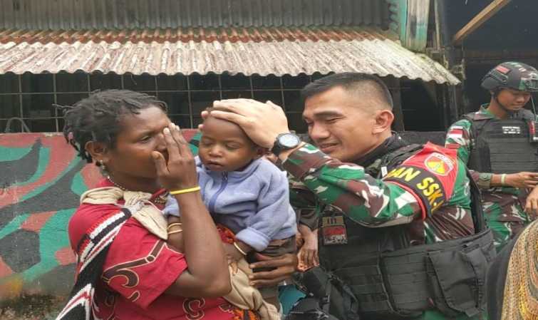 KEPULANGAN SATGAS PAMOVITNAS PTFI DILEPAS DENGAN TANGIS HARU OLEH MASYARAKAT WAA-BANTI