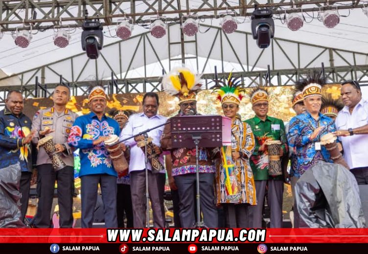 Gubernur Meki Nawipa Buka Festival Budaya Pelajar Dan Pameran Kriya Papua Tengah 2025