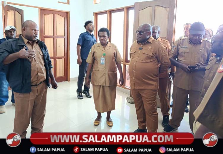 Gubernur Kunjungi Puskesmas Tenedagi Deiyai, Puji Semangat Pelayanan Tenaga Kesehatan