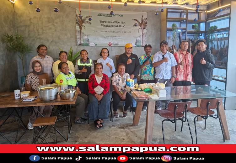 PT Petrosea Latih Warga Mengolah Sagu Menjadi Aneka Kue