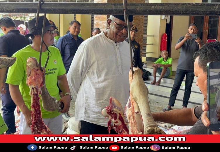 Bupati Mimika Tinjau Proses Penyembelihan Hewan Kurban Di Masjid LDII Miftahul Huda