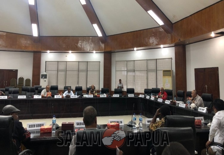 DPRD MIMIKA BENTUK PANSUS SENTRA PENDIDIKAN DAN AIR BERSIH