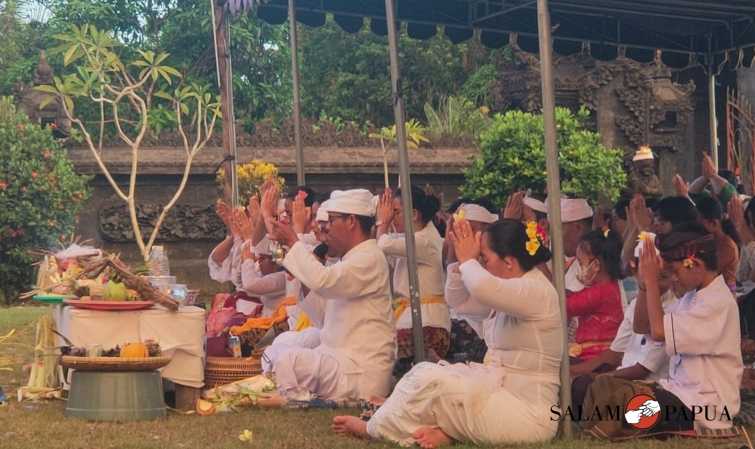 UMAT HINDU DI MIMIKA GELAR TAWUR AGUNG KESENGA JELANG PERAYAAN NYEPI TAHUN BARU SAKA 1945