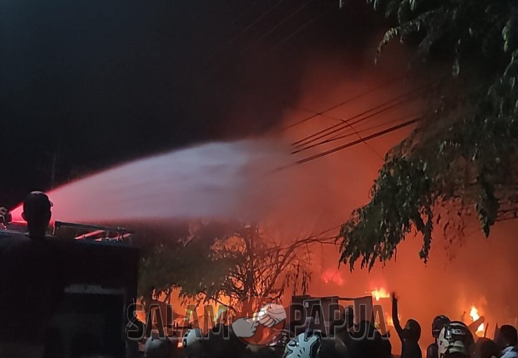 DINSOS MIMIKA DATA KORBAN KEBAKARAN DI NAWARIPI UNTUK TEMPAT TINGGAL SEMENTARA DAN BANTUAN BAMA