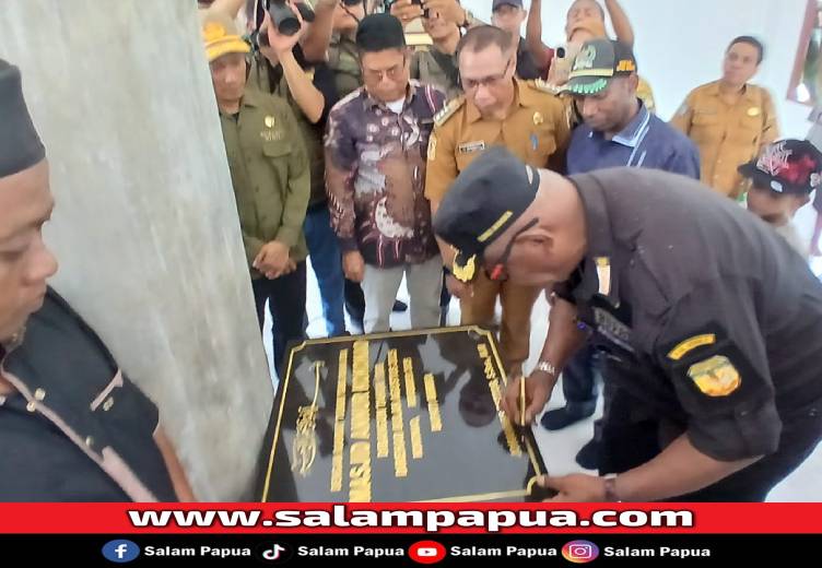 Kunjungan Kerja Ke Kokonao, Bupati Mimika Resmikan Renovasi Masjid Tertua Di Mimika Barat