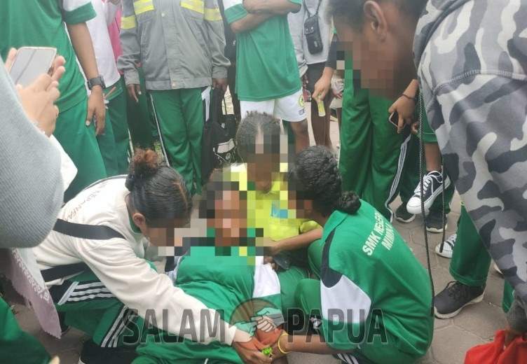 Senggol Pengendara Lain, Siswi SMKN 3 Kesehatan Timika Terjatuh Dan Tak Sadarkan Diri