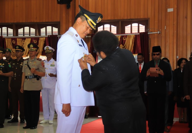 VALENTINUS SUDARJANTO SUMITO RESMI MENJABAT PJ BUPATI MIMIKA, BERIKUT LARANGAN JABATANNYA