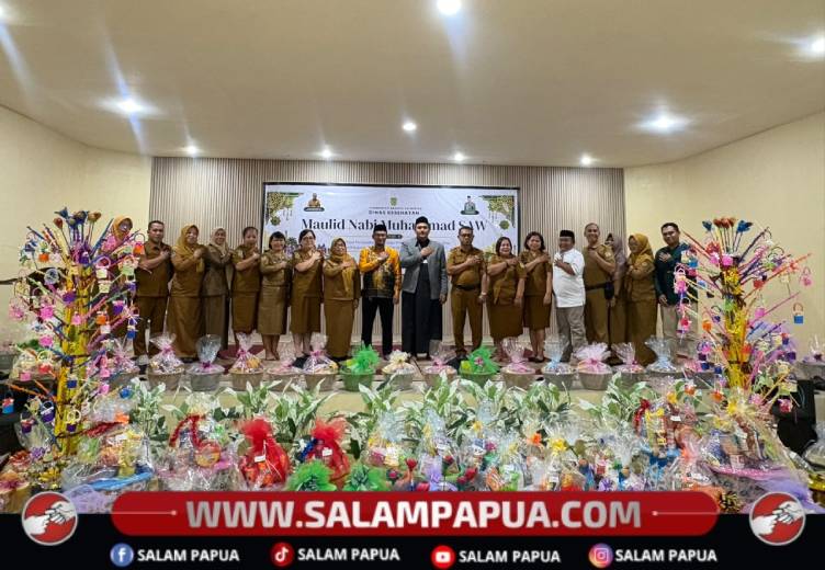 Foto bersama usai Peringatan Maulid Nabi Muhammad SAW 1448 H bersama Dinkes Mimika di Ballroom Hotel Serayu Timika, Selasa (22/9/2026)(Salampapua.com/Evita)