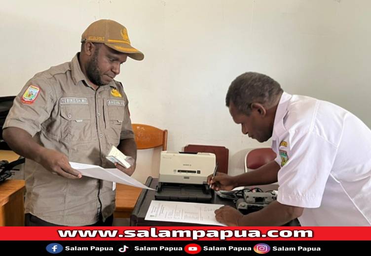 Bagian Humas Dan Protokol Setda Deiyai Lakukan Serah Terima Aset