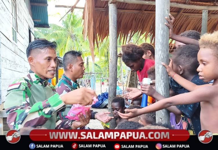 Keceriaan Anak-Anak Keakwa Warnai Kebersamaan Bersama Personel TMMD Kodim 1710/Mimika