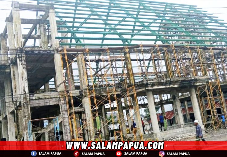 Penantian Panjang, GKI Jemaat Paulus Timika Akhirnya Dapat Memasang Atap Gedung Gereja Baru